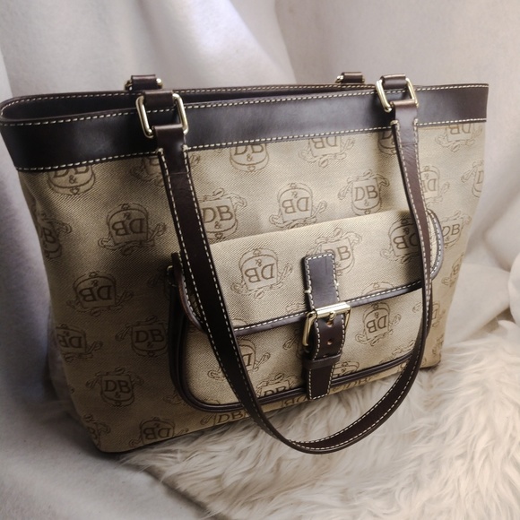 Dooney & Bourke Handbags - Authentic tan Dooney & Bourke purse handbag